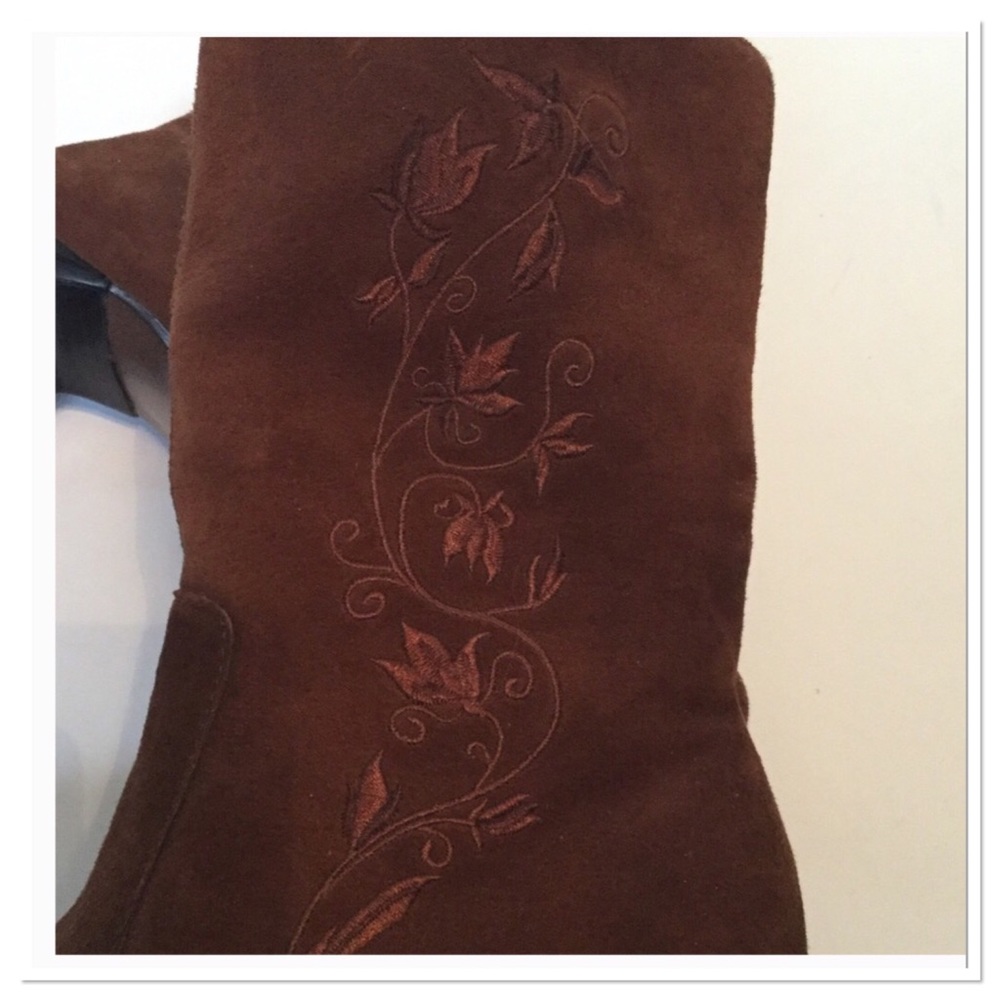 White Mountain Suede Boots View 2